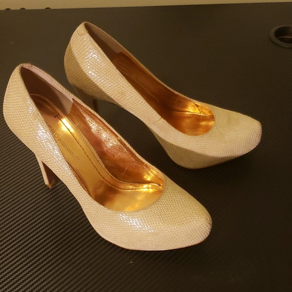 BCBG Snake Skin Rose Gold & Beige Heels - Picture 2 of 9